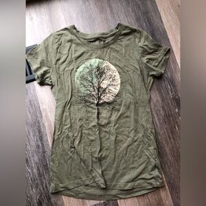 Aeropostale Women’s Olive Green Graphic Tee Size Medium